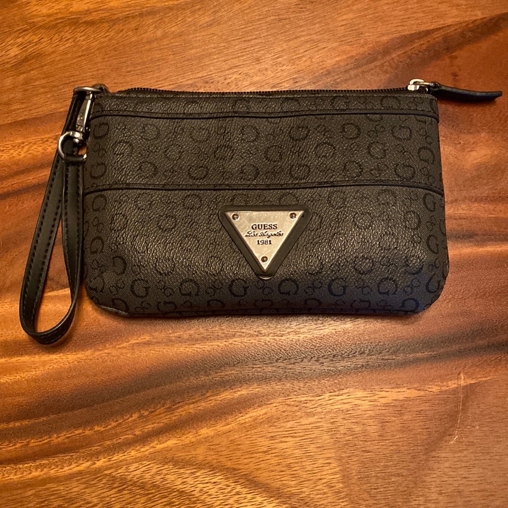 Guess clutch